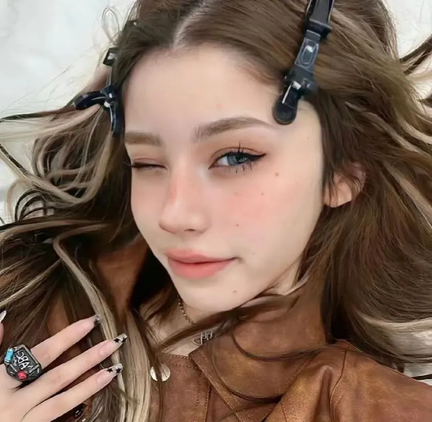 闪婚后，亿万千金身份藏不住了