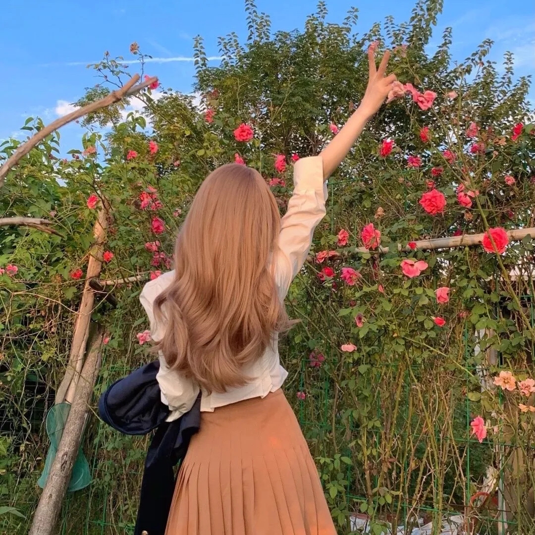 莹火安能替月光